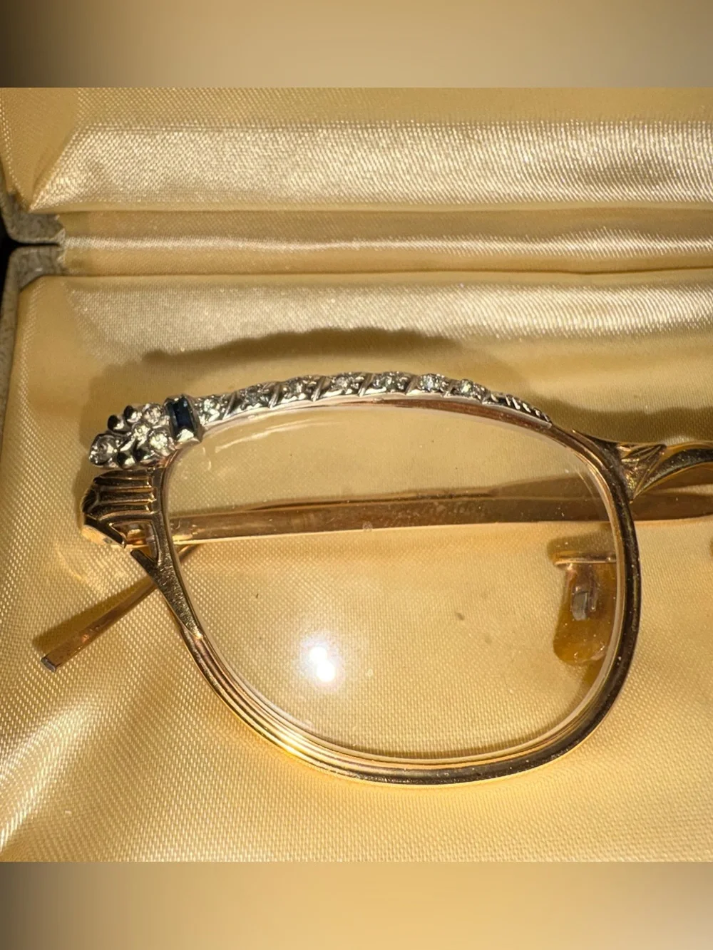 N/A elegant gold